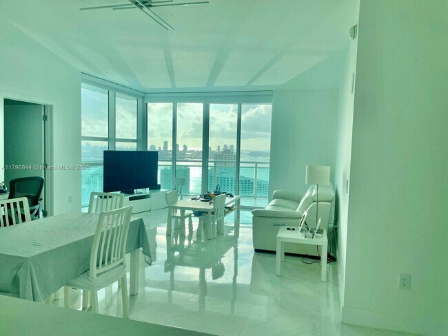 Building Photo - 950 Brickell Bay Dr