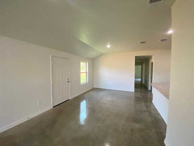 Building Photo - 2306 Alterman Dr