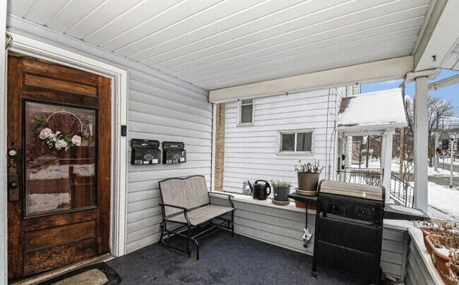 Building Photo - 829 N Walnut St