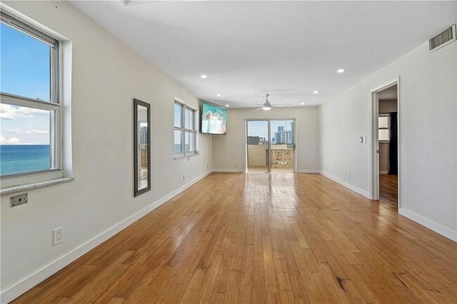 Building Photo - 320 S Surf Rd