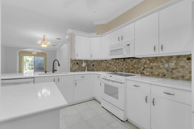Building Photo - 10664 Royal Caribbean Cir