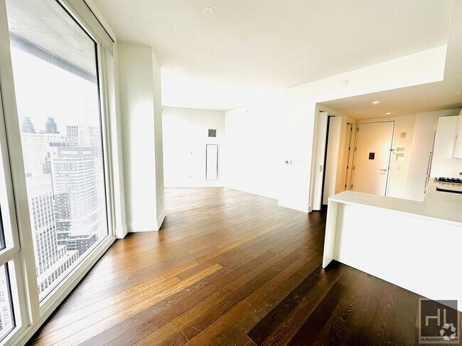 Building Photo - 222 E 44th St