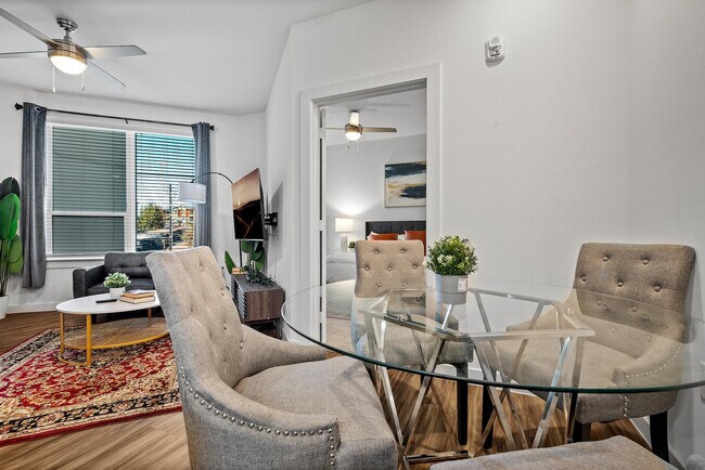 Building Photo - 2425 E Riverside Dr