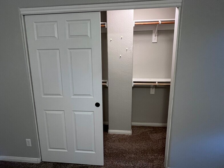 Primary bedroom closet - 1599 Evening Spirit Ave