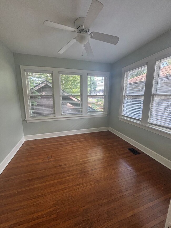 Building Photo - Cute 1 bedroom apartment!