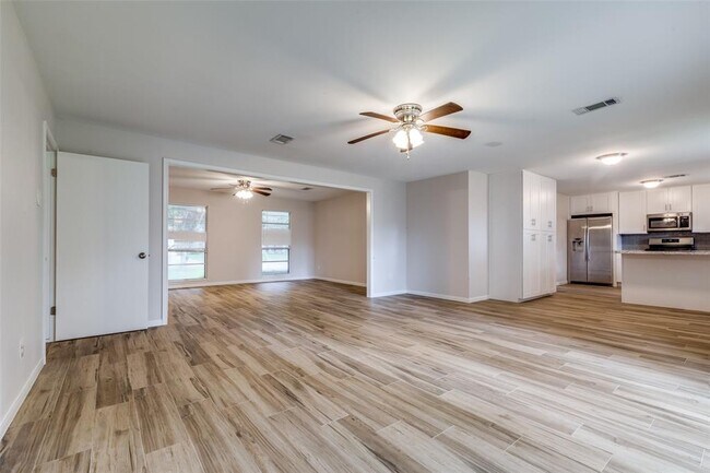 Building Photo - 8915 Bintliff Dr