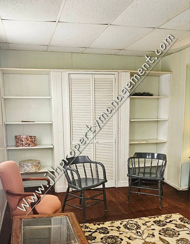 Building Photo - 503 W Pleasant St