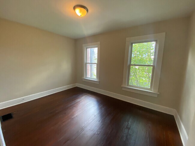 Building Photo - 638 S Pearl St