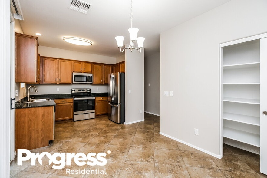 Building Photo - 4145 E Carla Vista Dr