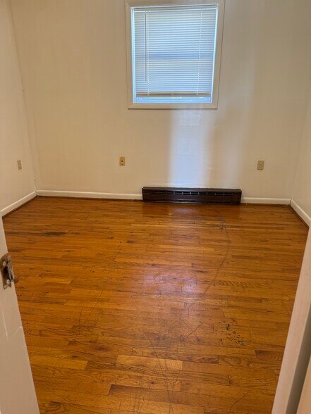 Building Photo - 300 Kern St
