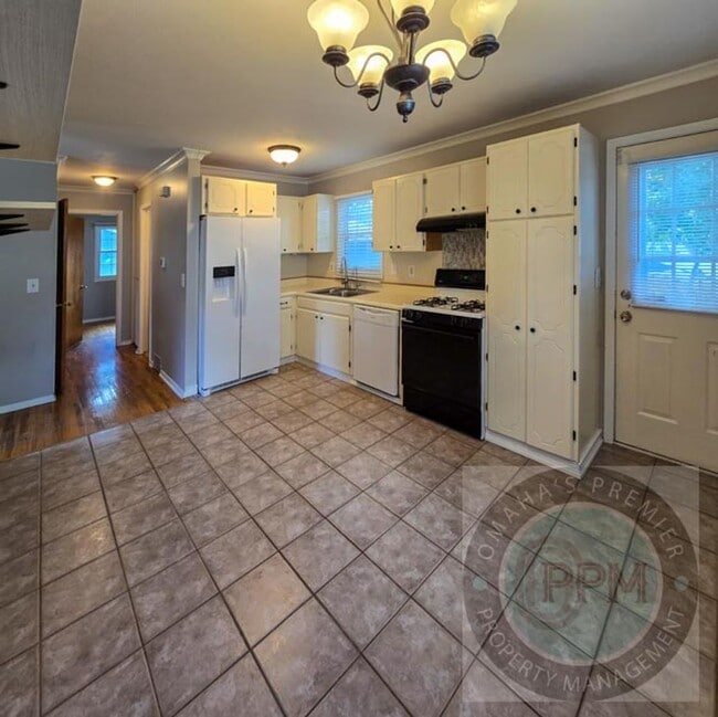 Building Photo - Beautiful 4 Bed 2 Bath Millard Home 1/2 OF...