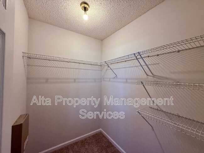 Building Photo - 2462 Coachman Lakes Dr