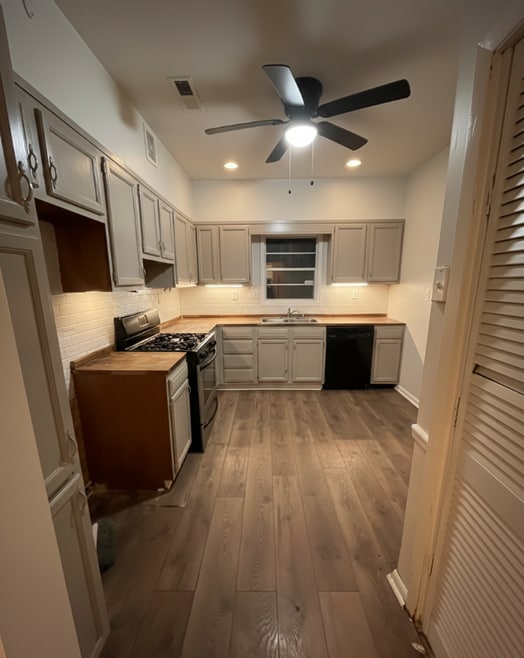 Building Photo - 12 4th Ave SW