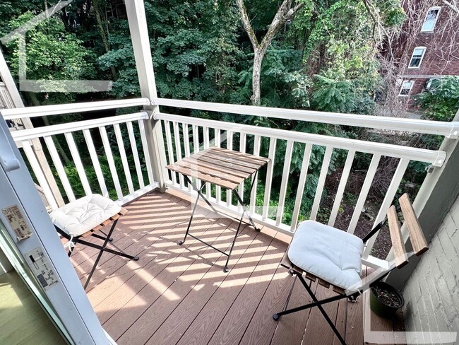 Building Photo - 9/1 No Fee! Newly renovated 3BR/2BA in the heart of Washington Sq!