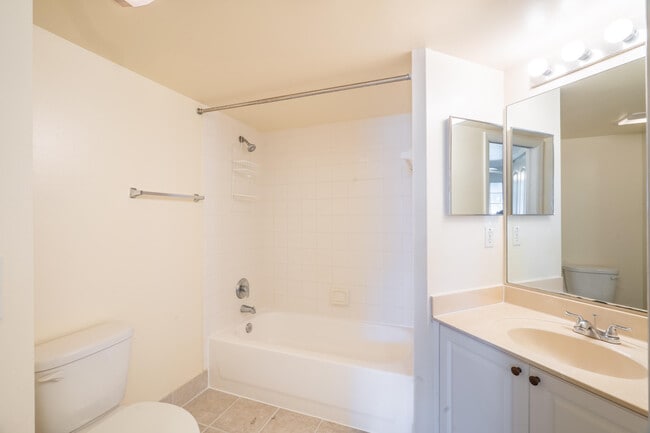 Building Photo - 1300 Crestwood Ct S