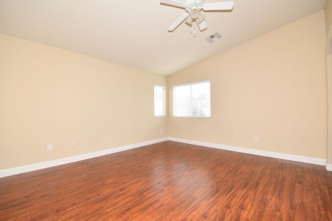 Building Photo - Charming 3-Bedroom, 2.5-Bath Condo with At...