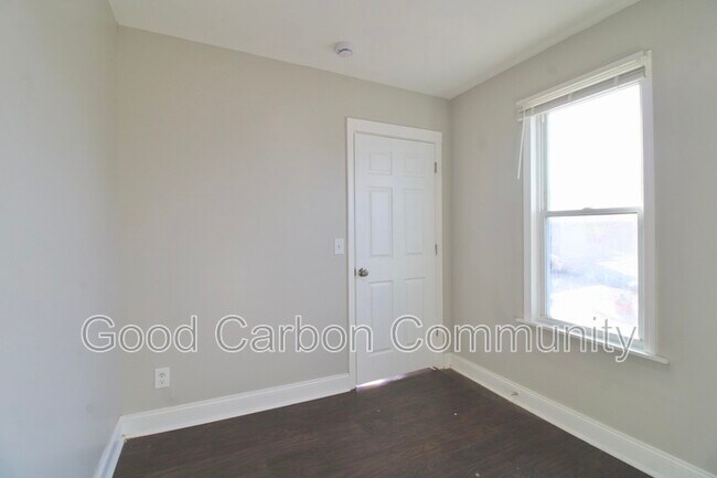 Building Photo - 765 Oliver St