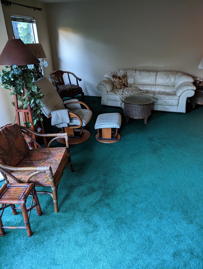Living Area - 7930 SE 34th St