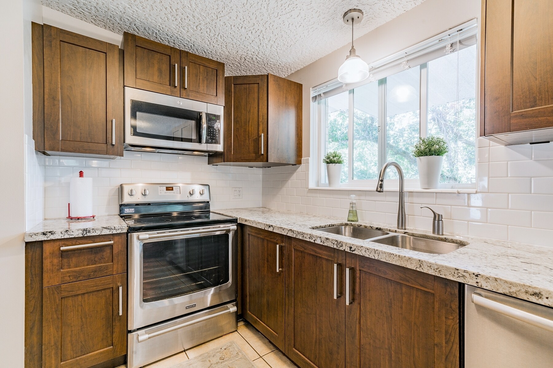 Building Photo - 450 E Mill St S