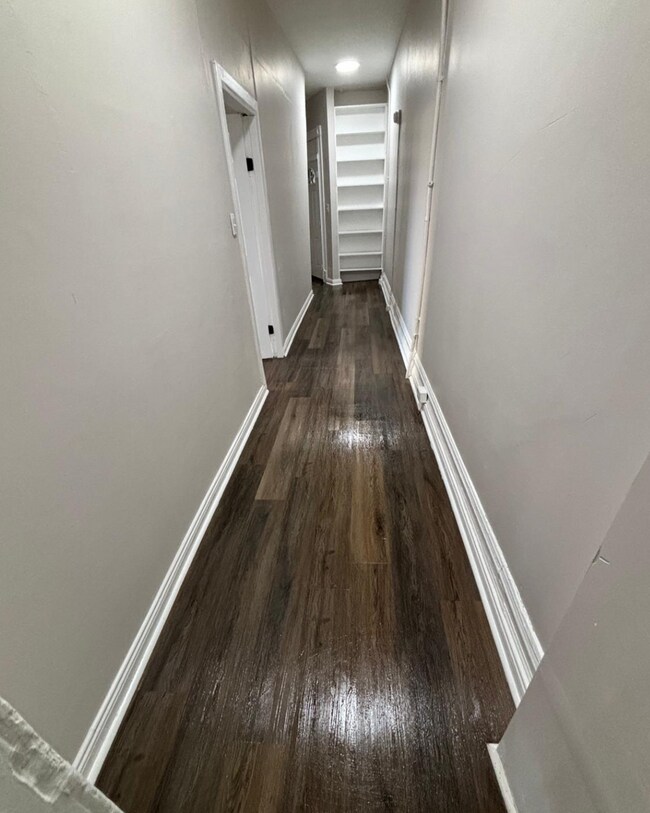 Building Photo - 230 N 4th St