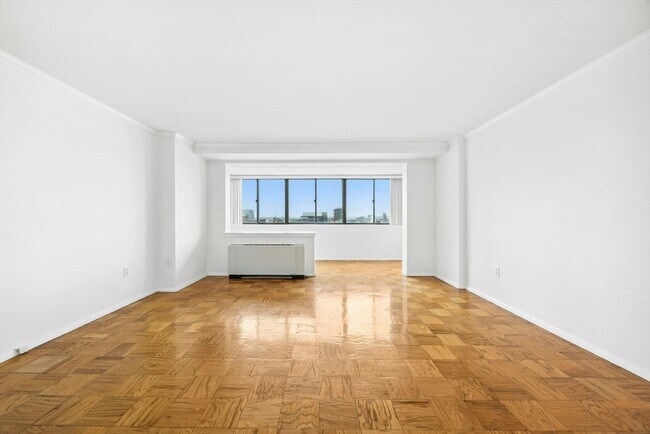 Primary Photo - 6 Whittier Pl