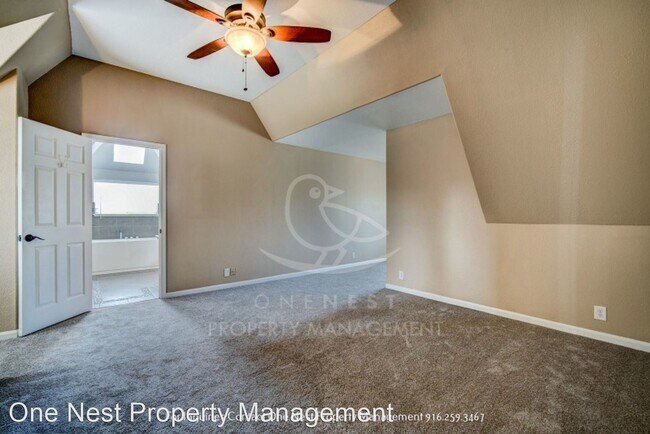 Building Photo - 3 br, 2.5 bath House - 4947 Hemlock Street