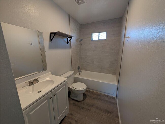 Building Photo - 15 Jay Ct