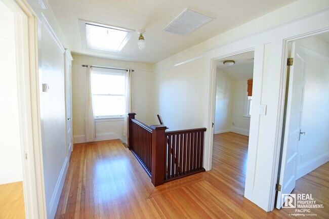 Building Photo - Cozy 3 Bedroom Near 4th Street - Ready to move in!