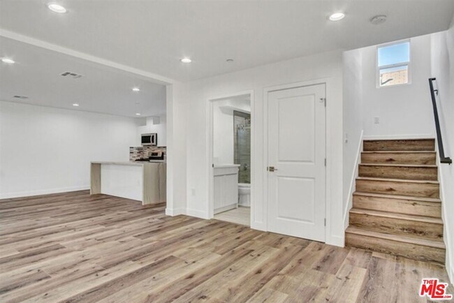 Building Photo - 2419 Cochran Ave