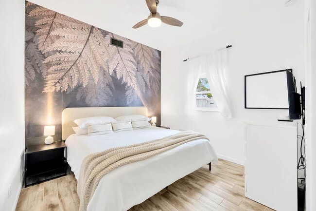 Building Photo - 10755 Clara Ln