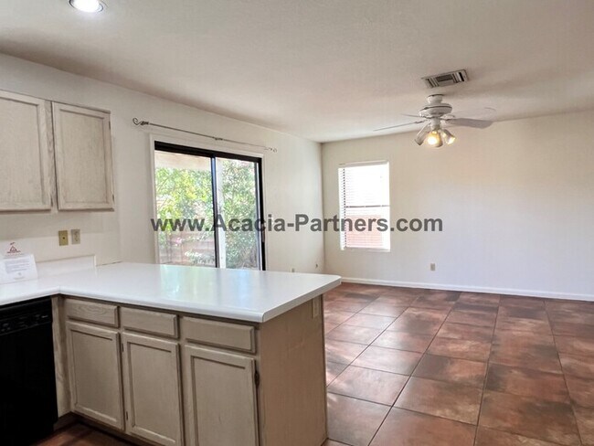 Building Photo - NW Three Bedroom/ 2 1/2 Bath Home