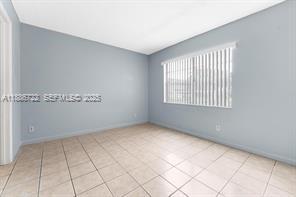 Building Photo - 1018 Twin Lakes Dr