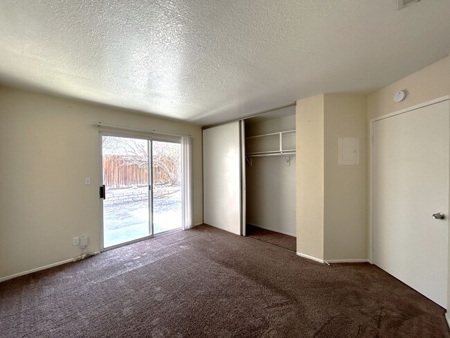 Building Photo - AVAILABLE NOW!! 2 Bed/2 Bath Apartment in ...