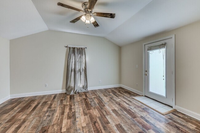 Building Photo - 222 Hulen Ave