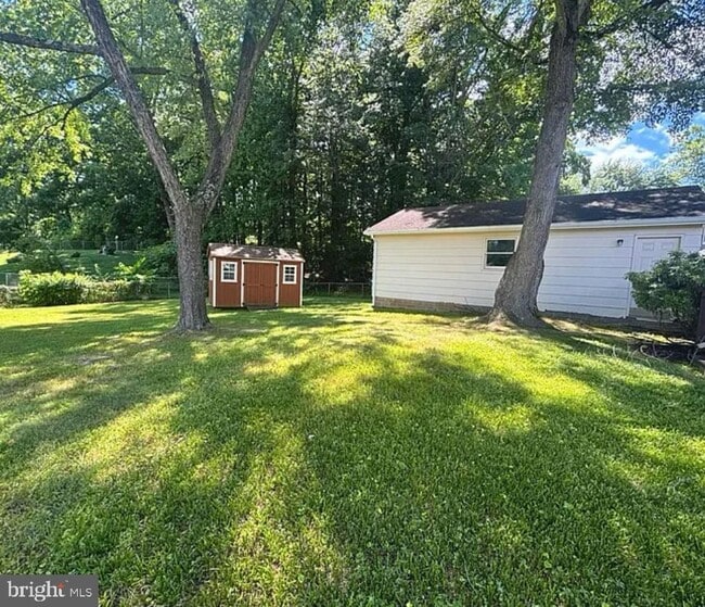 Building Photo - 4511 Eastlawn Ave
