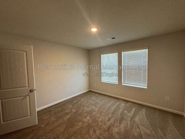 Building Photo - 368 River Walk Farm Pkwy