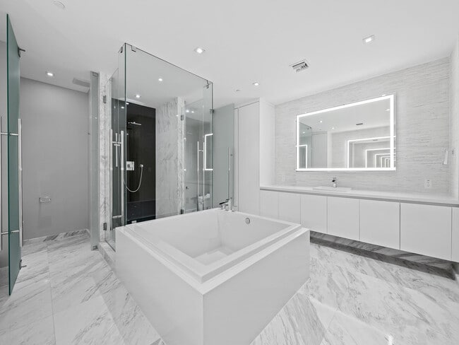 Building Photo - 701 N Fort Lauderdale Beach Blvd