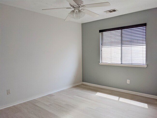 Building Photo - 2810 Foxden Dr