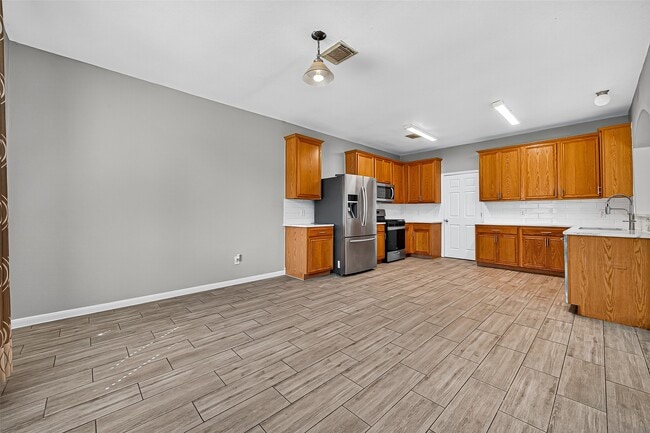 Building Photo - 2111 Castle Gardens Ln