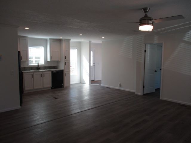 Building Photo - 12585 Gavotte Ave