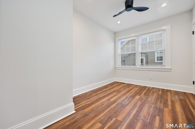 Building Photo - 60 Walter Ave