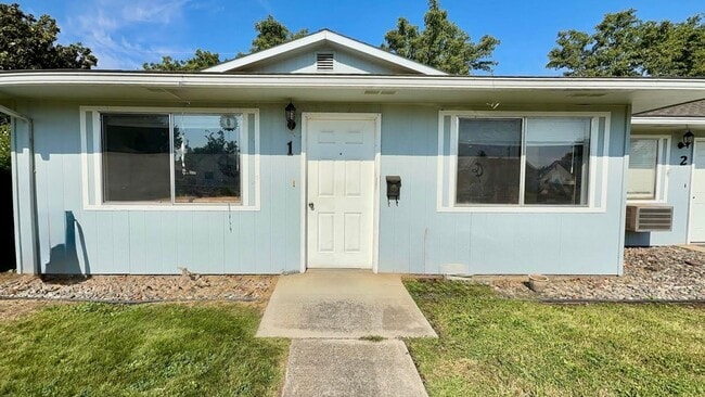 Building Photo - NEWLY REMODELED 2 Bed/1 Bath Apartment in Clarkston WA