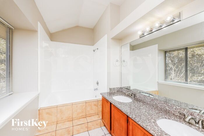 Building Photo - 7901 Tulane Dr