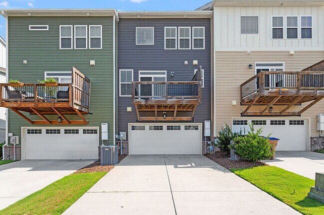 Building Photo - Spacious 4 Bedroom Townhome in Wake Forest!
