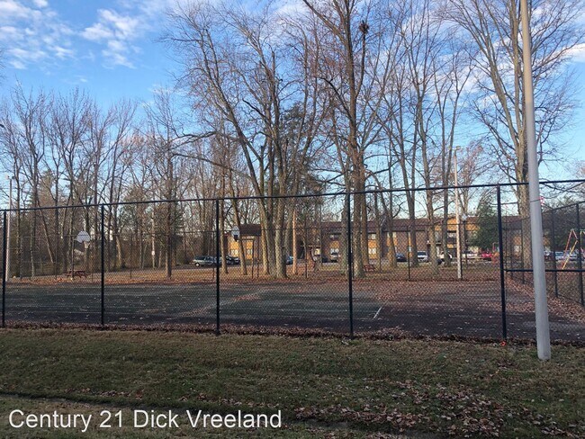 Building Photo - 2 br, 1 bath House - 7084 Wildwood Circle #83