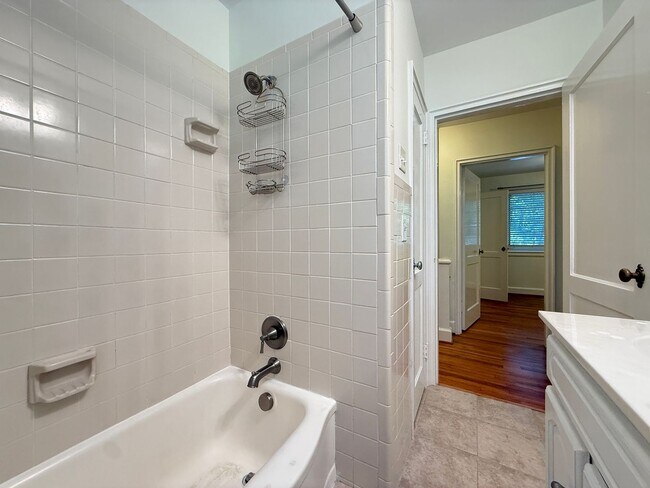 Building Photo - 715 N Avalon Rd