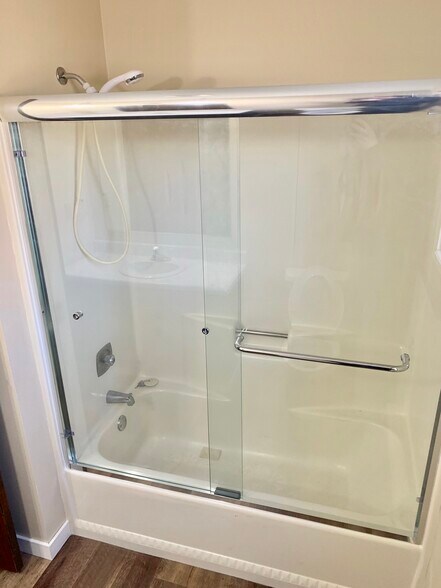 Building Photo - 4122 Robin Rd