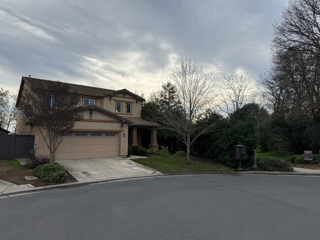 Building Photo - Private Cul-de-Sac Home in Gated Roseville Community with Views