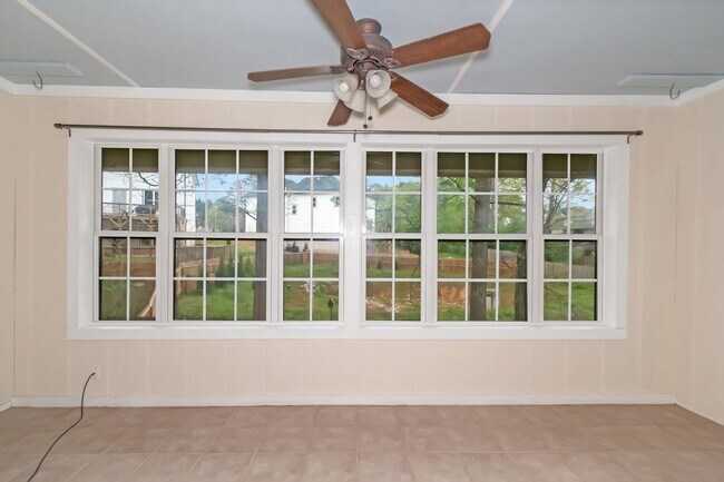 Building Photo - 2106 Palmyra Dr