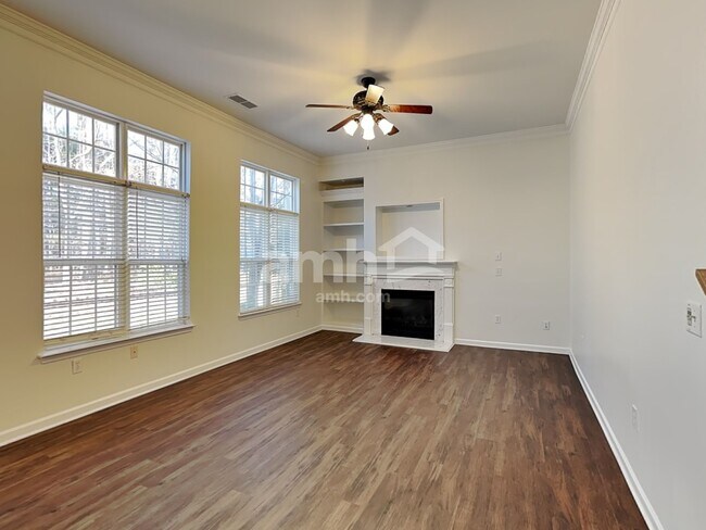 Building Photo - 406 Glencrest Dr
